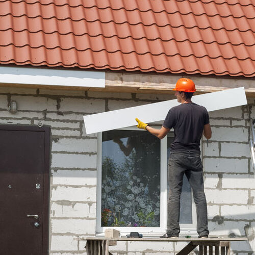 Roofer Installs Fascia.